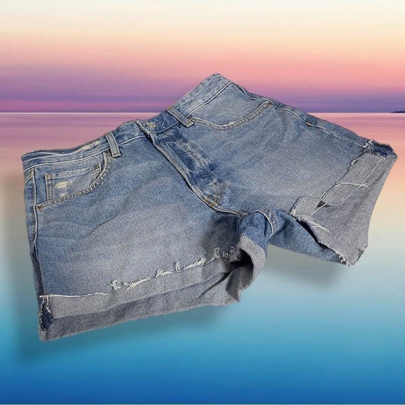 H & M NWT High Waist 2.5” Inseam Cuffed Blue Jean Shorts - Picture 3 of 12